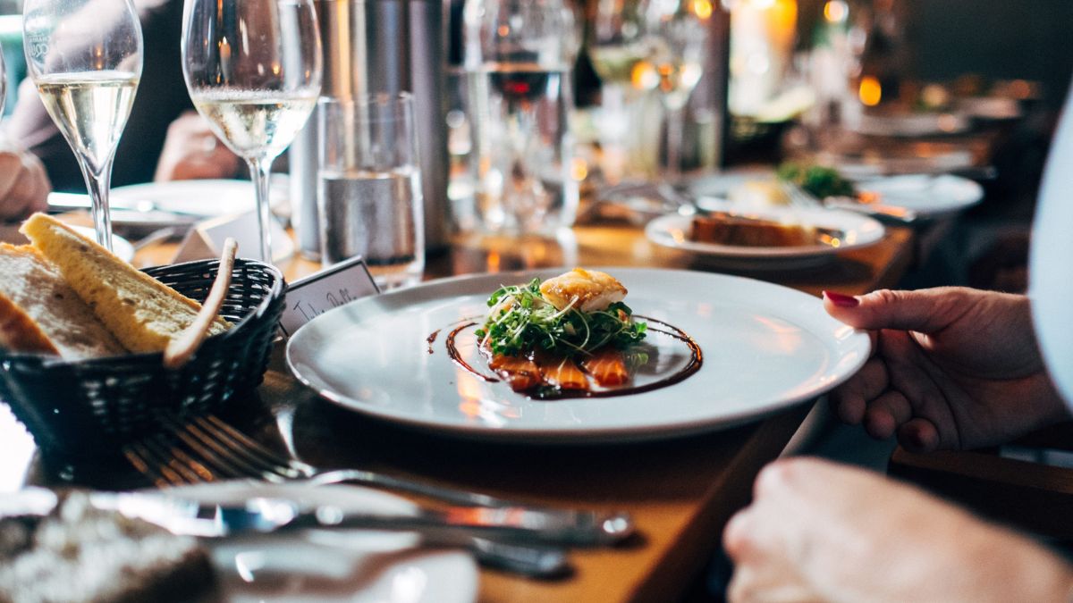 Aruba restaurant directory — browse listings by area and cuisine