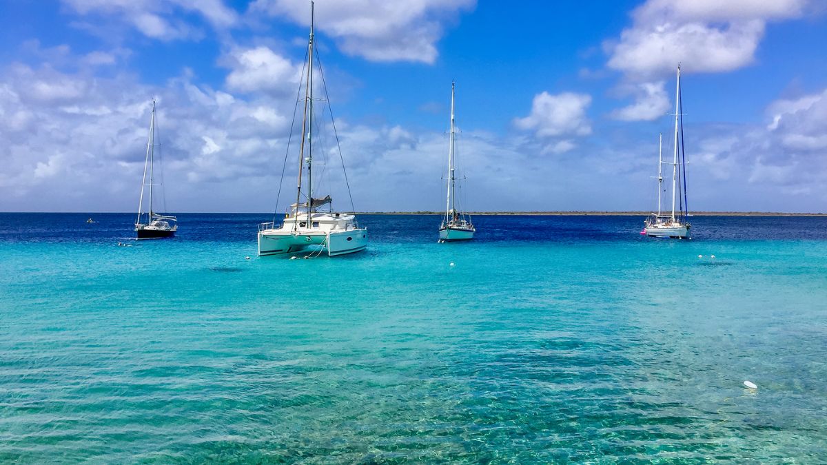 Bonaire boat tours and sailing
