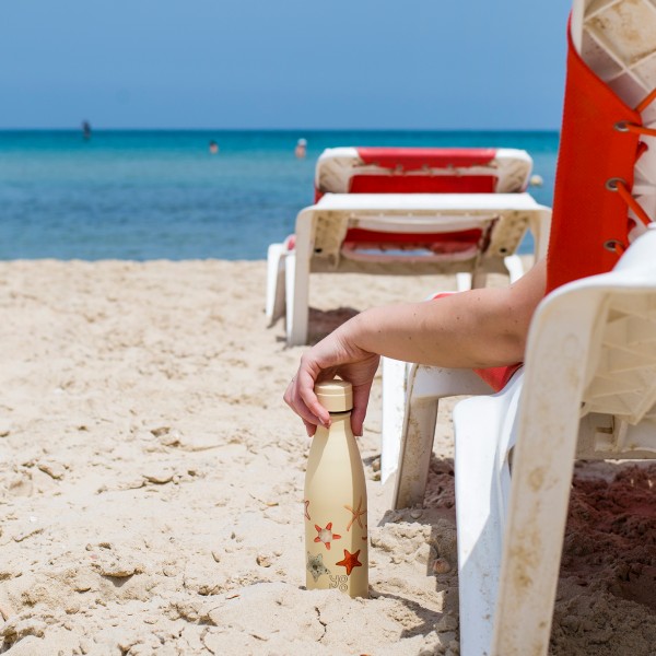 Insulated water bottles for beach hydration