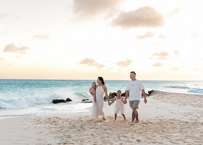 Family Beach Photoshoot in Aruba with a Local Photographer in Aruba
