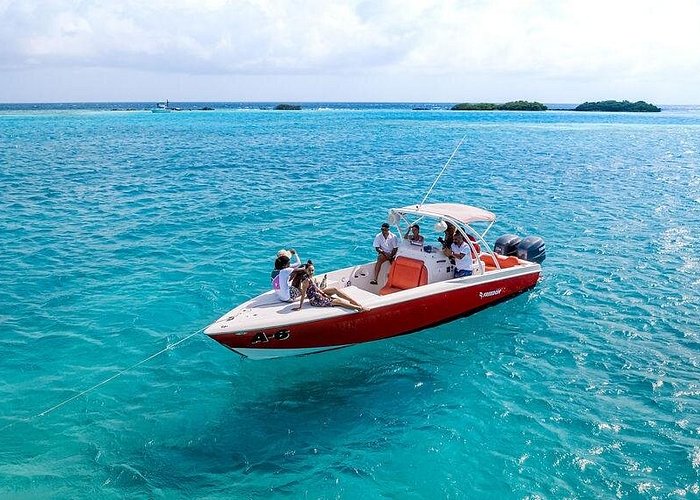 Private Sightseeing Boat Tour at Aruba with Snorkeling & Swimming