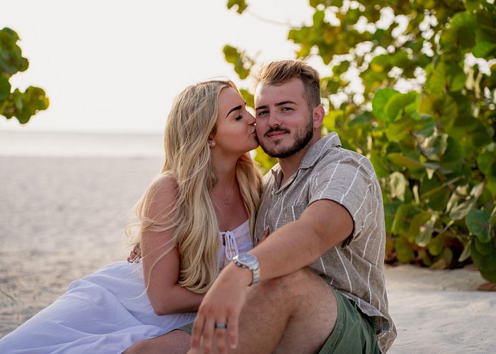 Professional Photoshoot with Local Photographer in Aruba